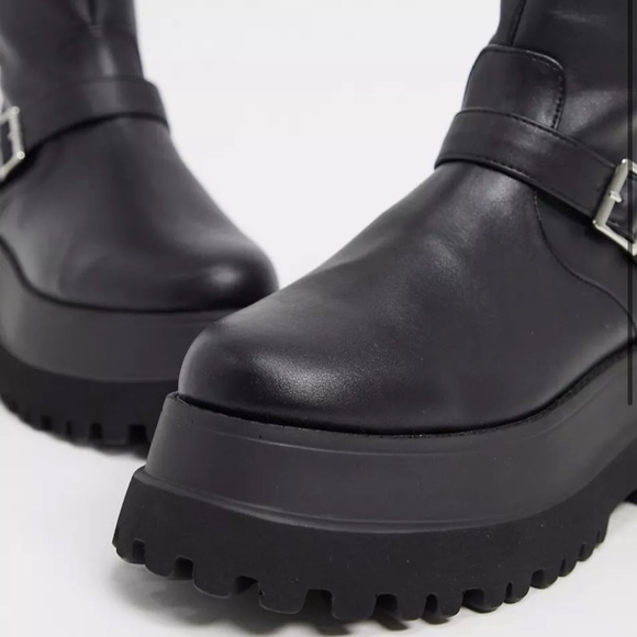 COPY - ASOS DESIGN Actually chunky pull on boots in black - Picture 3 of 3